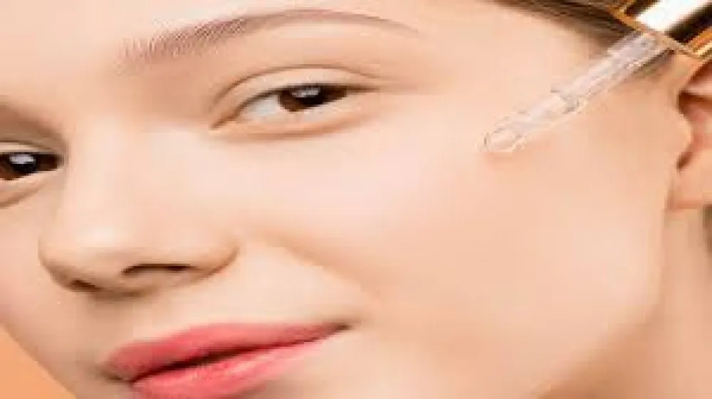 Fortified With 20% Vitamin C, Ferulic Acid, Hyaluronic Acid & Vitamin E Face Serum Pharma Suppliers