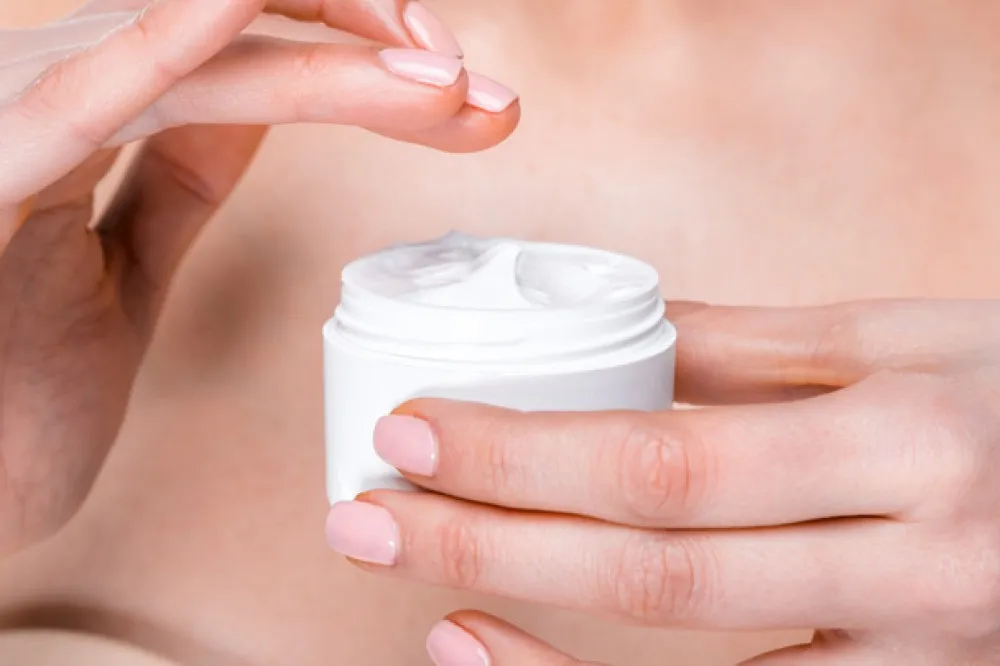 Top Hydroquinone USP 4% Cream Pharma Contract Manufacturing Company